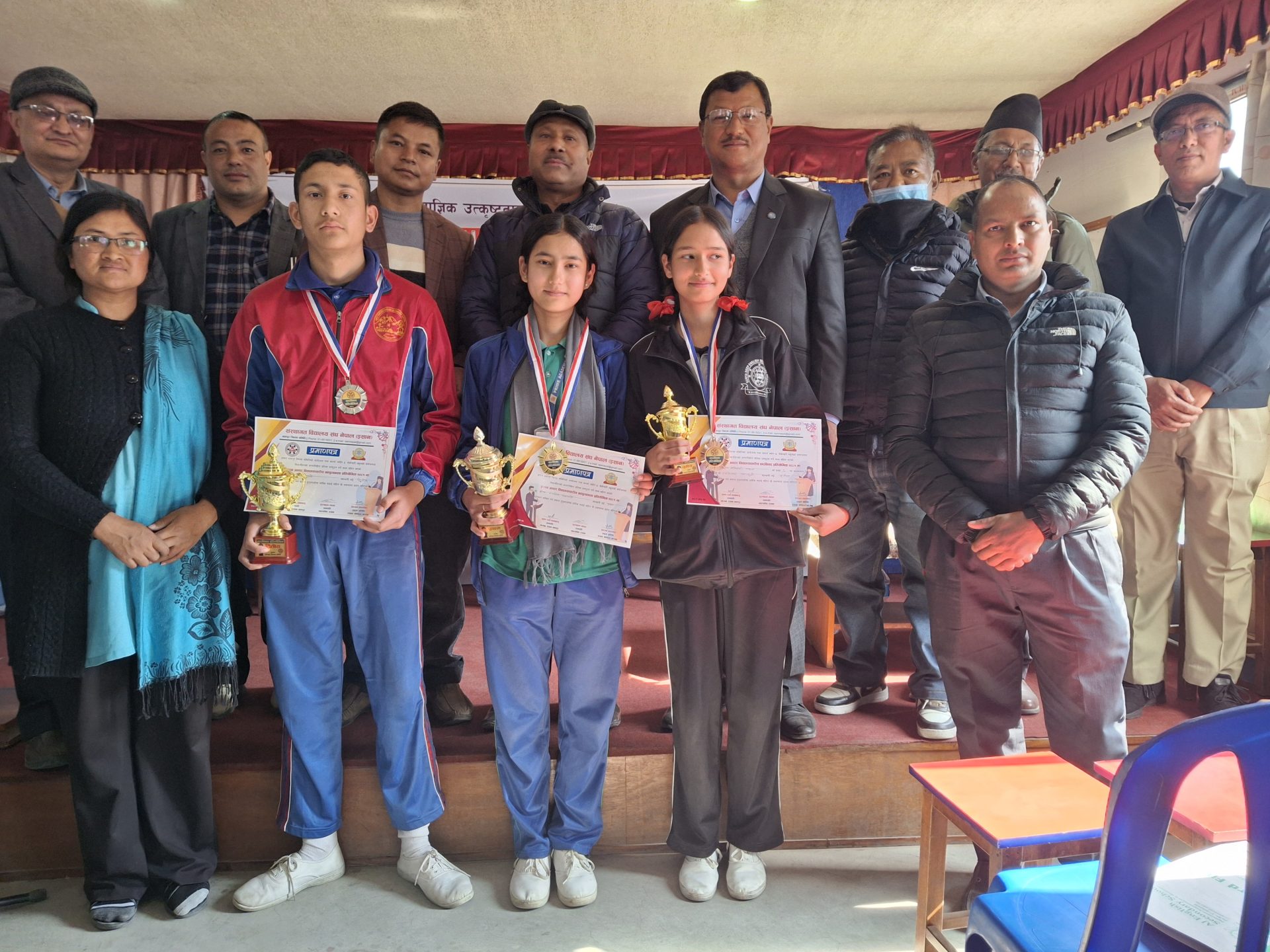 आदर्श ज्योति इङ्गलिस सेकेन्डरी स्कूलमा अन्तर इसान वादविवाद प्रतियोगिता