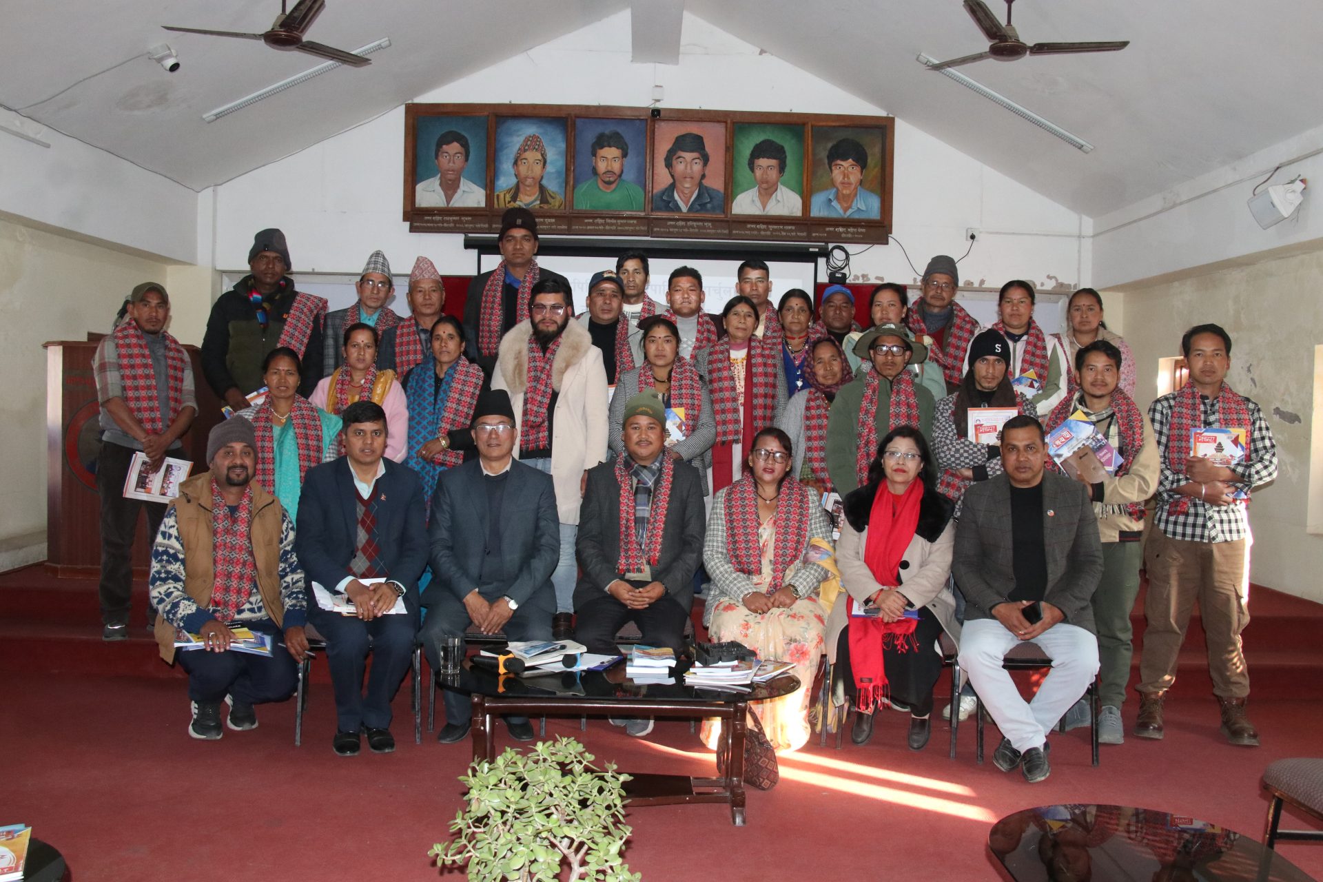 दार्चुलाको अपिहिमाल गाउँपालिकाका अध्यक्षसहित जनप्रतिनिधि र कर्मचारीहरूको टोली भनपामा