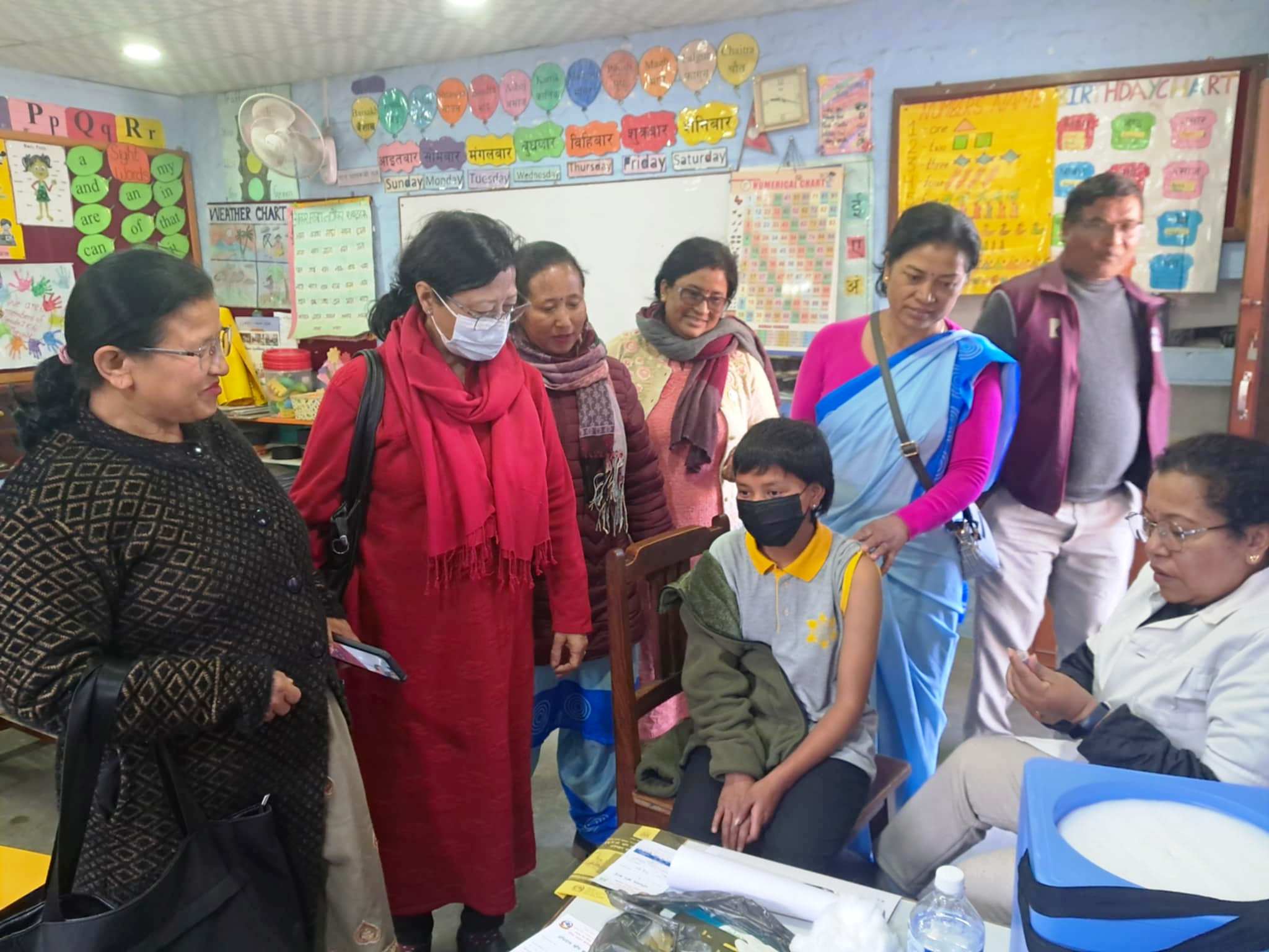विद्यालयहरूमा पाठेघरको मुखको क्यान्सरविरुद्धको एचपीभी खोप केन्द्रहरूको निरीक्षण