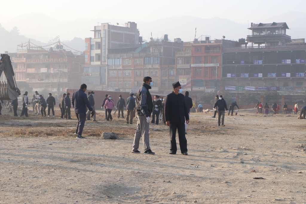नियमित पाक्षिक सरसफाइअन्तर्गत सल्लाघारीस्थित १०८ रोपनी परिसरमा सरसफाइ