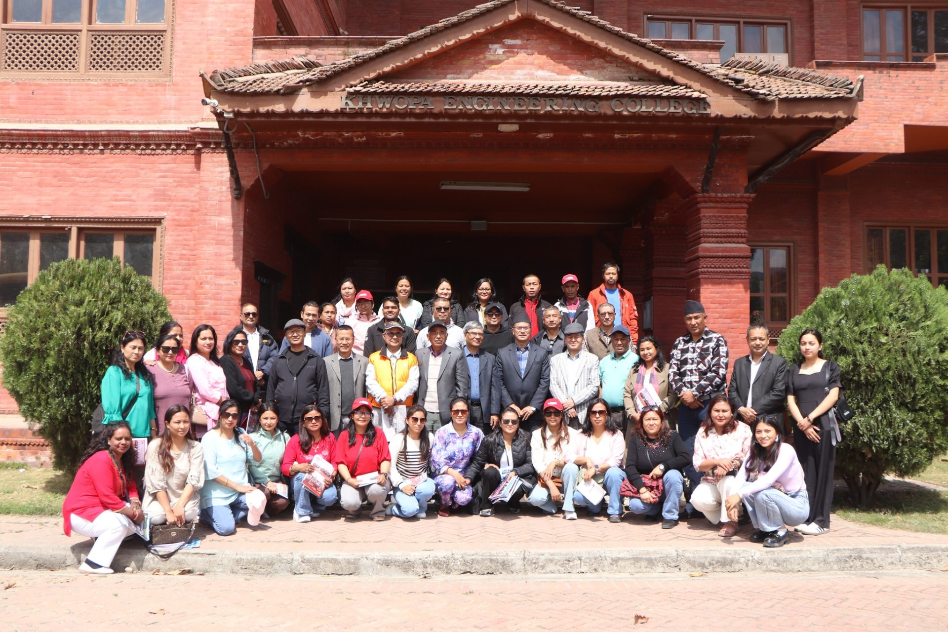 राराहिल मेमोरियल स्कूलका शिक्षकहरू भक्तपुर भ्रमणमा