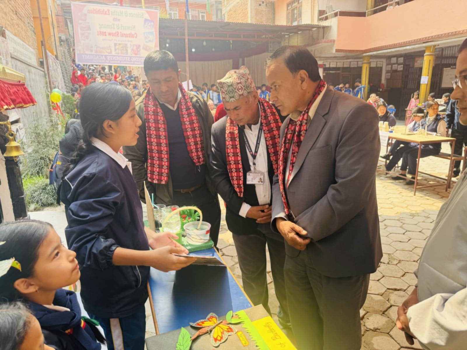 साइनिङ एकेडेमीमा विविध संस्कृति प्रदर्शनी