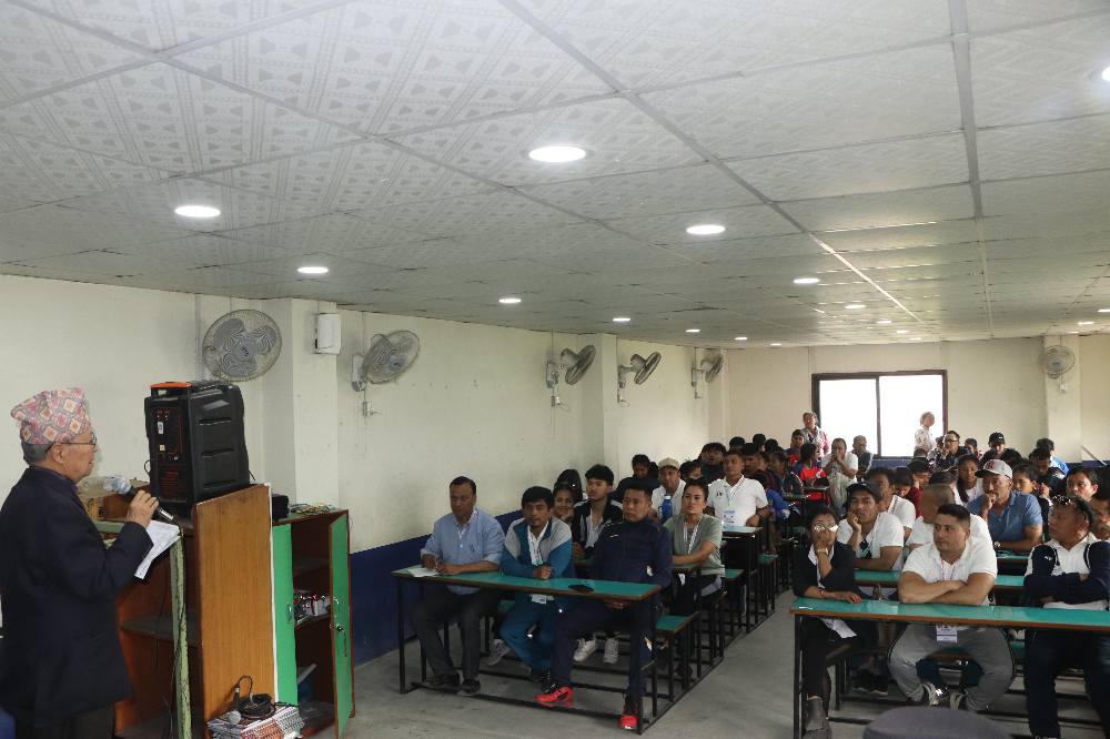 अध्यक्ष रोहितसित खेल प्रशिक्षक तथा अफिसियलहरूको भेटघाट