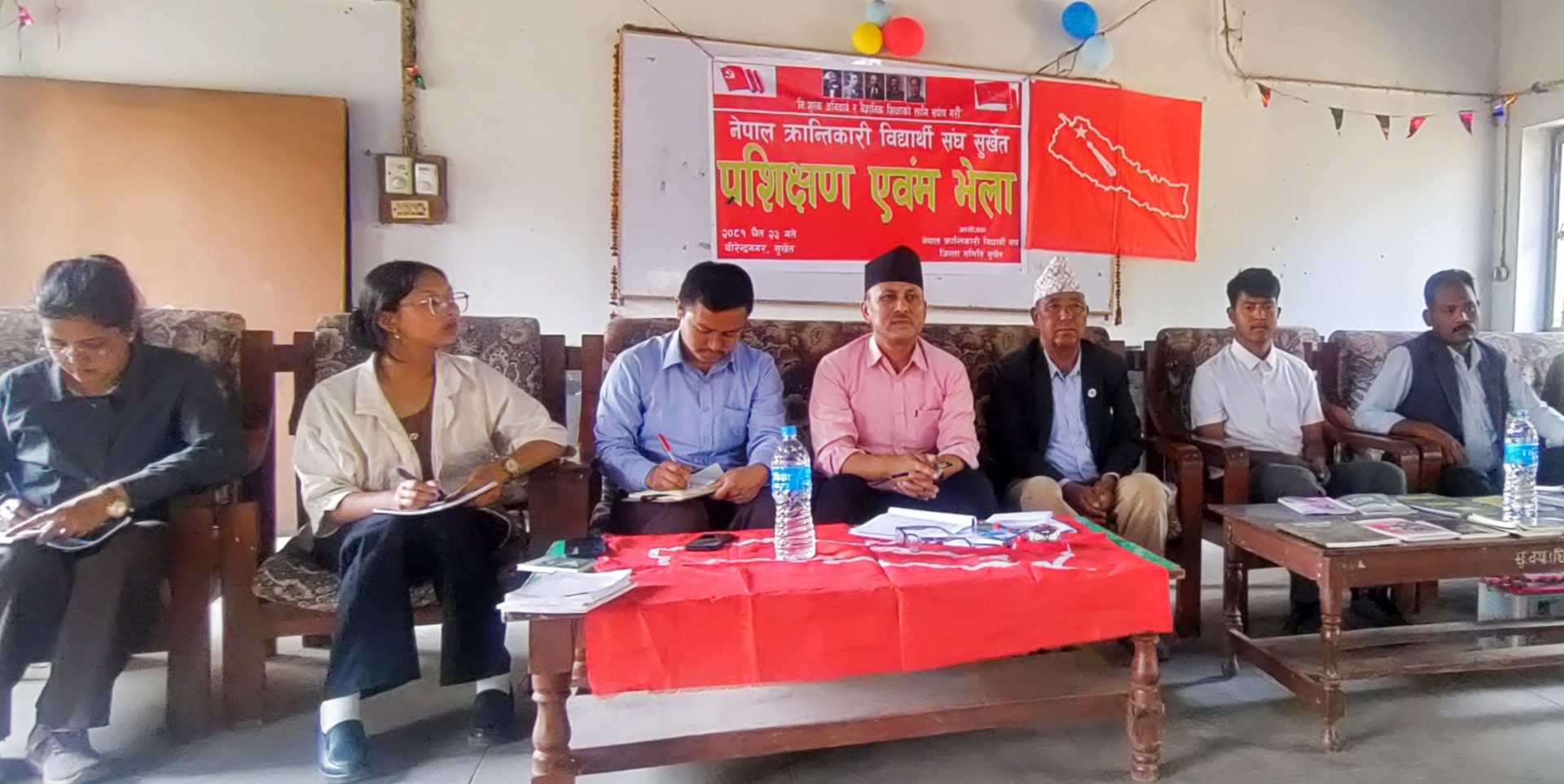 सुर्खेतमा विद्यार्थी भेला