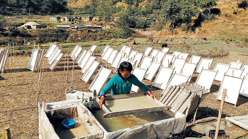 कालीकोटमा नेपाली हाते कागज उत्पादन