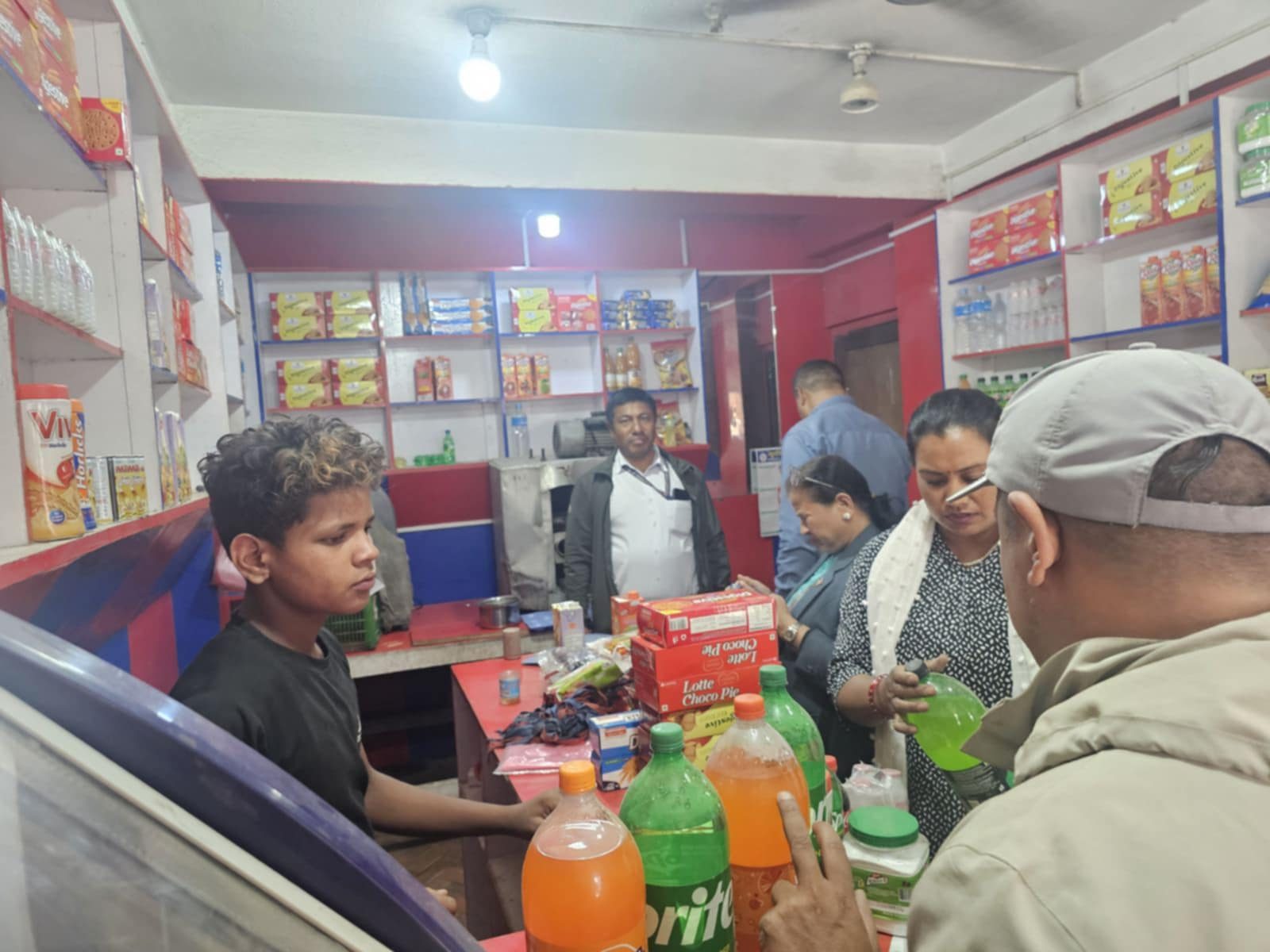 लान्चाफल्चा र कमलविनायक वरपर खाद्य पसलको अनुगमन