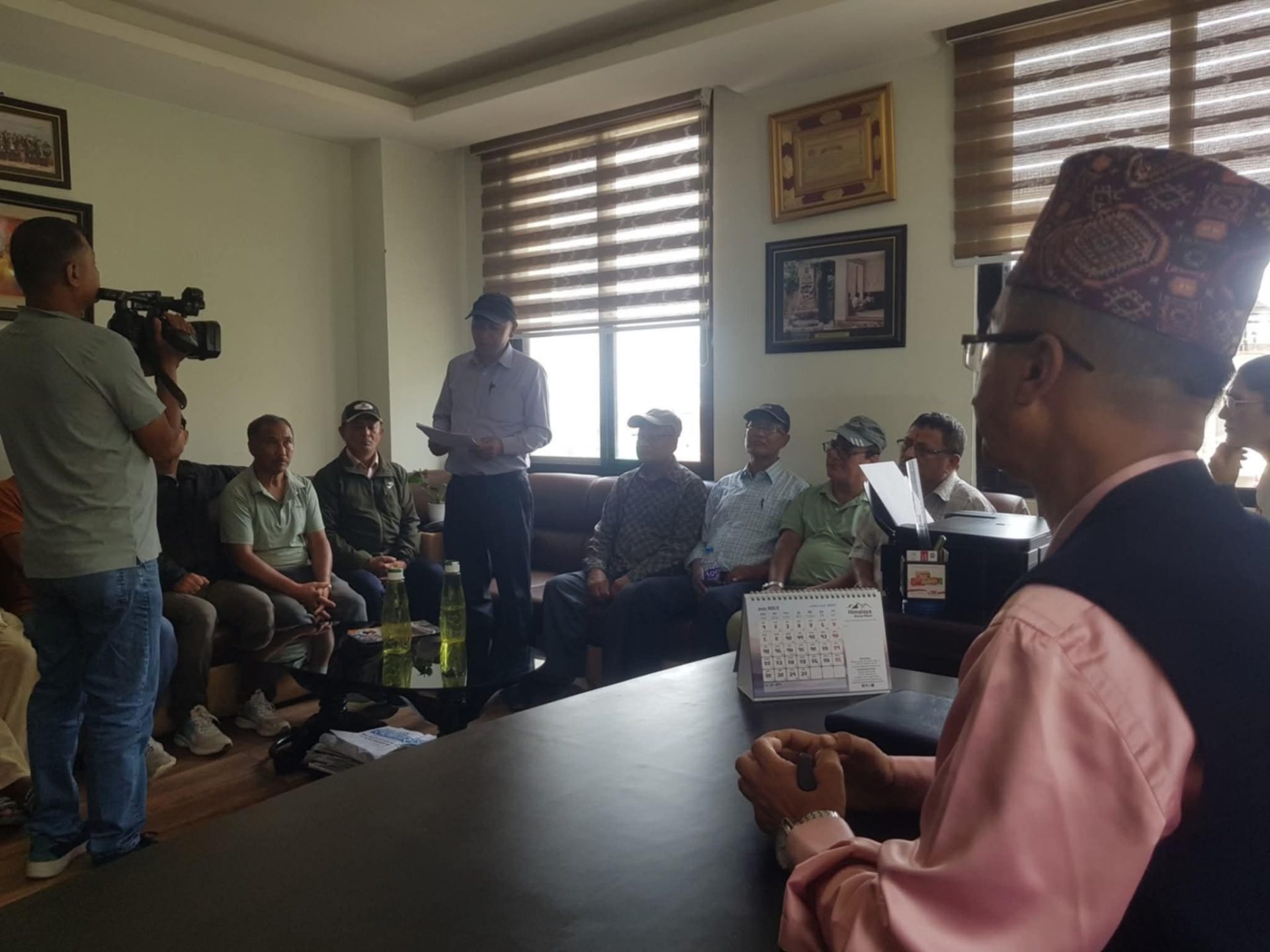 नेमकिपाद्वारा कीर्तिपुर नपामा ध्यानाकर्षण पत्र बुझाइयो कीर्तिपुर नगरको विकासमा इमानदारिताको खाँचो