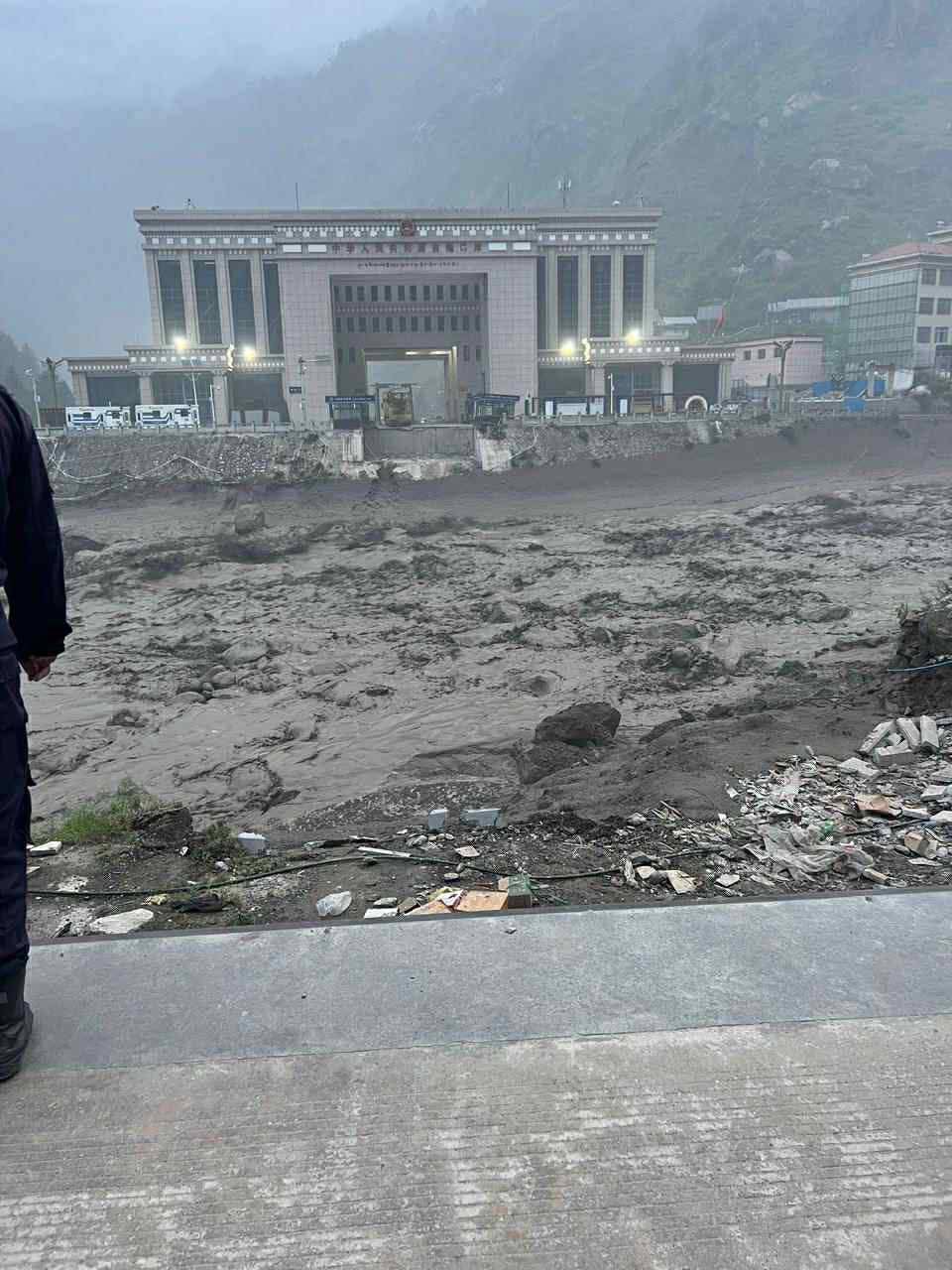 रसुवाको बाढीमा बेपत्ता हुनेको सङ्ख्या २० पुग्यो