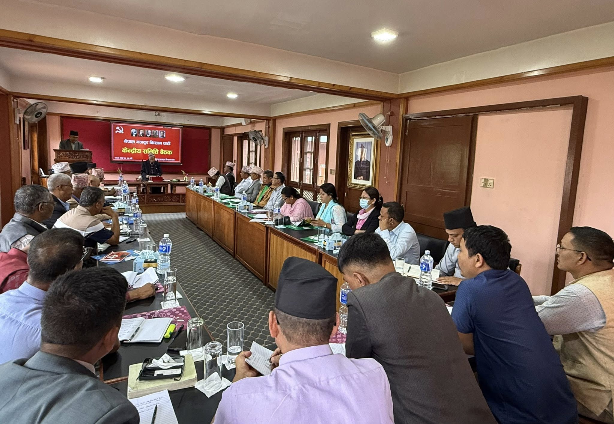 देश र जनताको निःस्वार्थ सेवा गर्ने इच्छाशक्ति भएकाहरू मात्र कम्युनिस्ट हुने