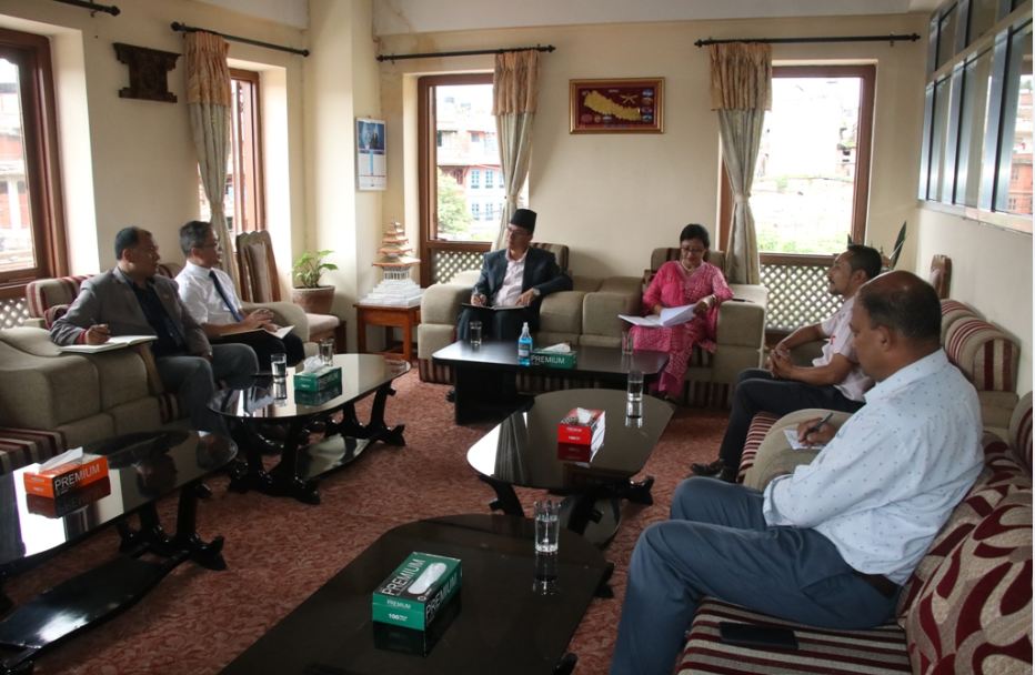नगर प्रमुख प्रजापतिसँग पूर्वी चीन प्राविधिक विश्वविद्यालयका डीन प्राध्यापक डा. लिऊ युए–मिङ्गको भेट