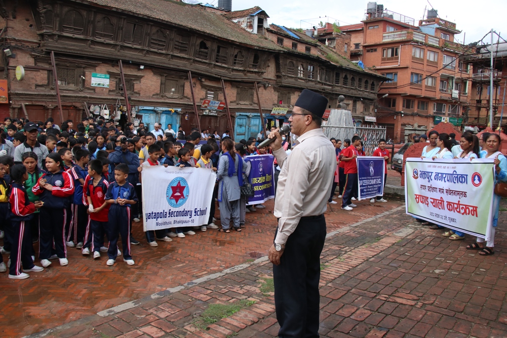 सापारु प्रदक्षिणा मार्गमा सफाइ कार्यक्रम तथा सचेतना ¥याली