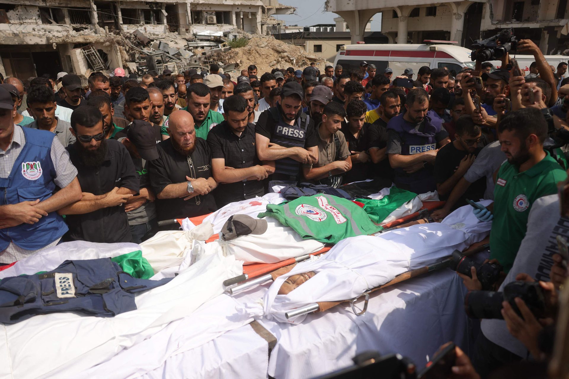 गाजामा भएको इजरायली आक्रमणमा पाँच पत्रकारको मृत्यु