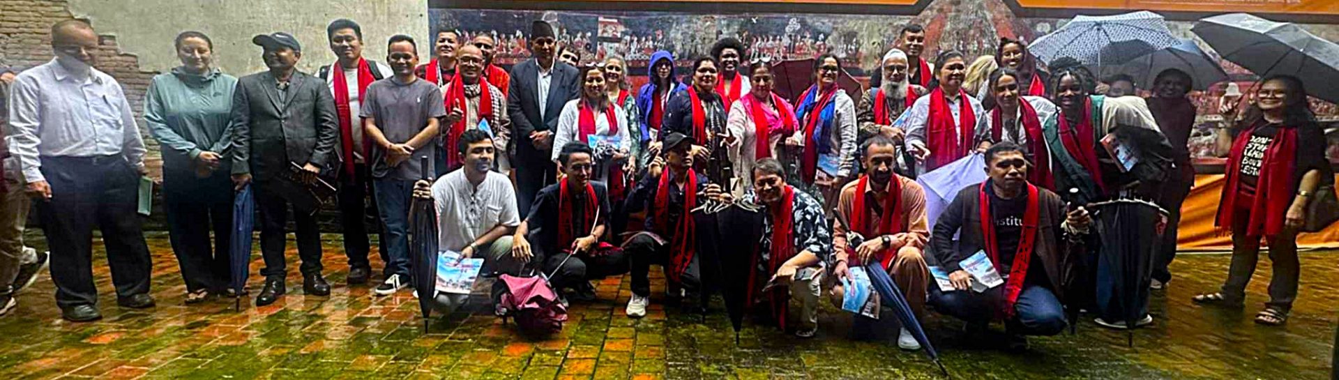 नेपाल मानवीय सम्मेलनमा सहभागी १४ देशका विदेशी टोलीहरूद्वारा भक्तपुर भ्रमण