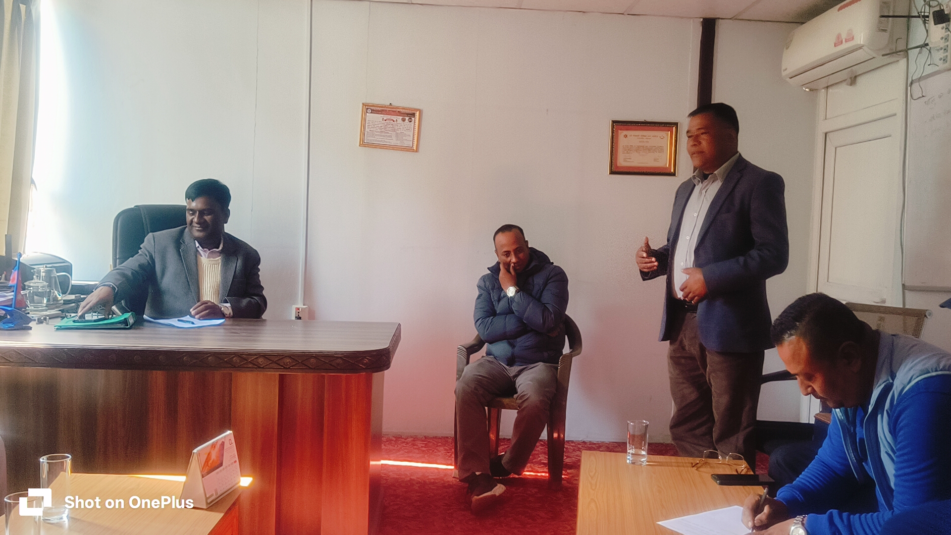 सडकको दुरवस्थाबारे वडाध्यक्ष ह्यौंमिखाद्वारा ध्यानाकर्षण