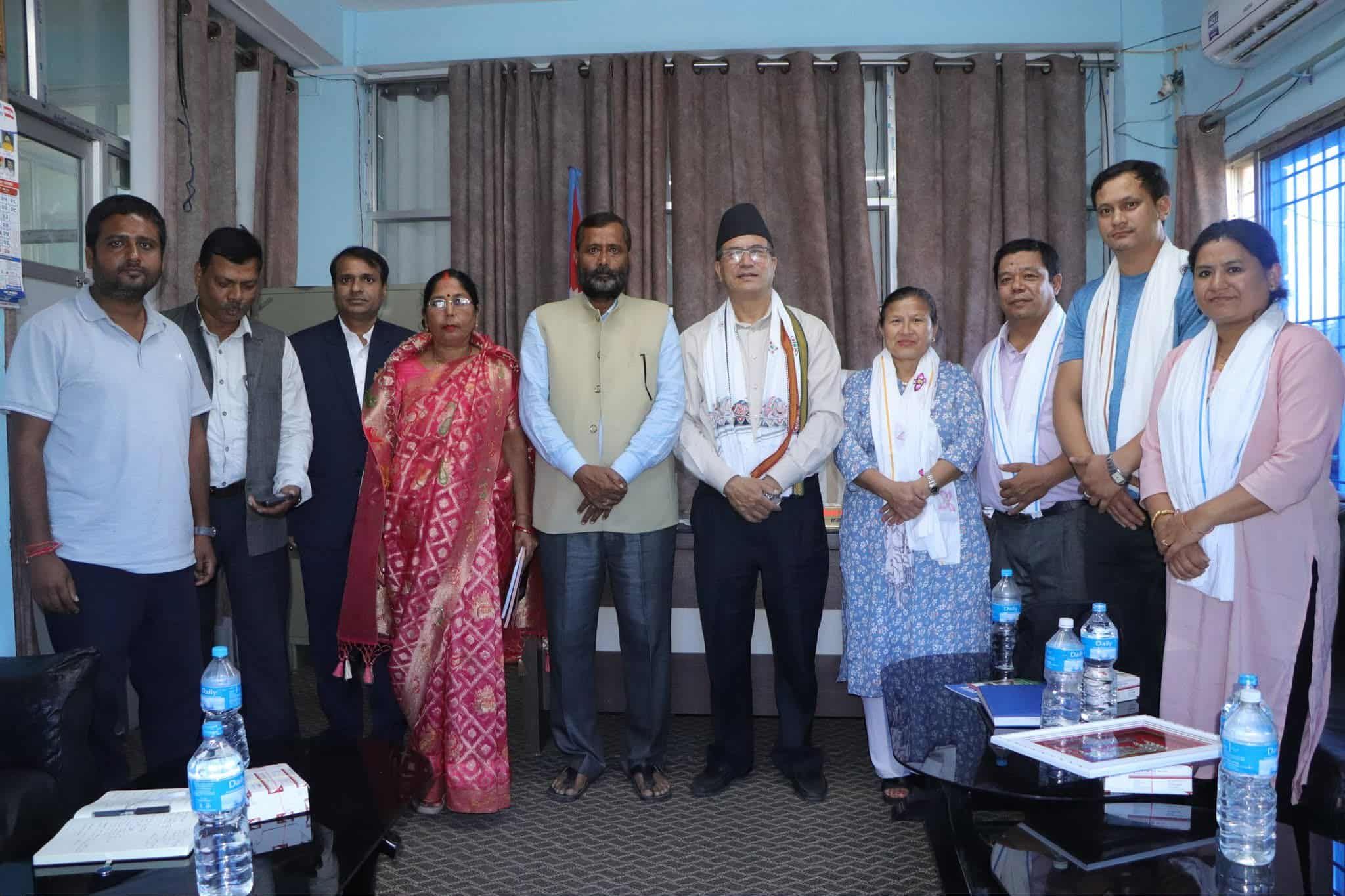 नगर प्रमुख प्रजापतिसहितको टोलीलाई धनुषाको नगराइन नपा प्रमुख विनयकुमार यादवद्वारा स्वागत
