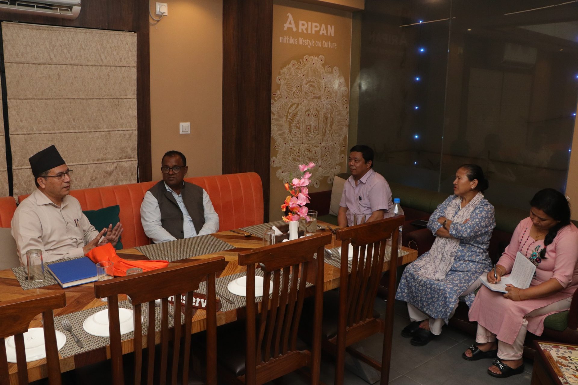 नगर प्रमुख प्रजापति र जनकपुर उपमहानगरपालिकाका प्रमुख मनोजकुमार साहबिच भेट