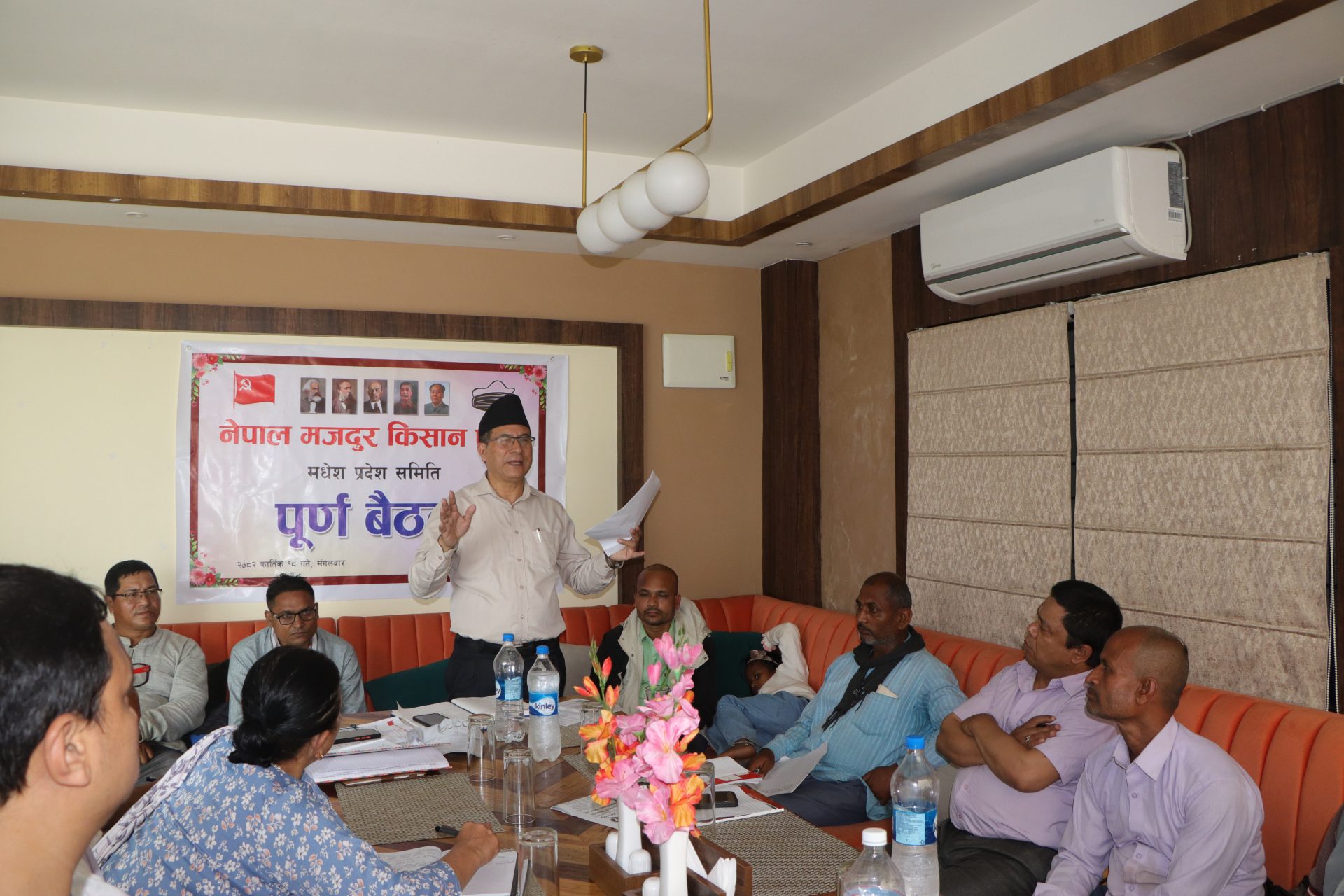 नक्कली कम्युनिस्टहरू घोषित पुँजीवादीहरूभन्दा झन् खतरनाक हुने