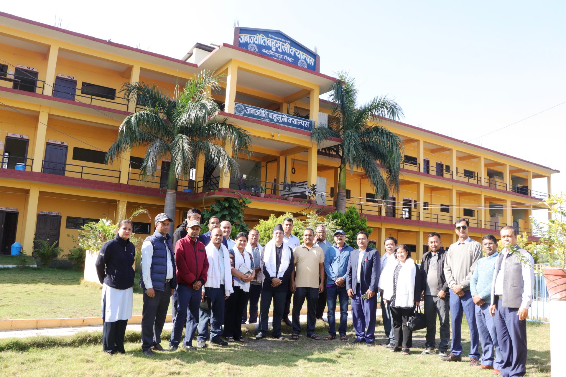 नगर प्रमुख प्रजापतिद्वारा रौतहटको चन्द्रनिगाहपुरस्थित जनमुखी बहुमुखी क्याम्पसको अवलोकन