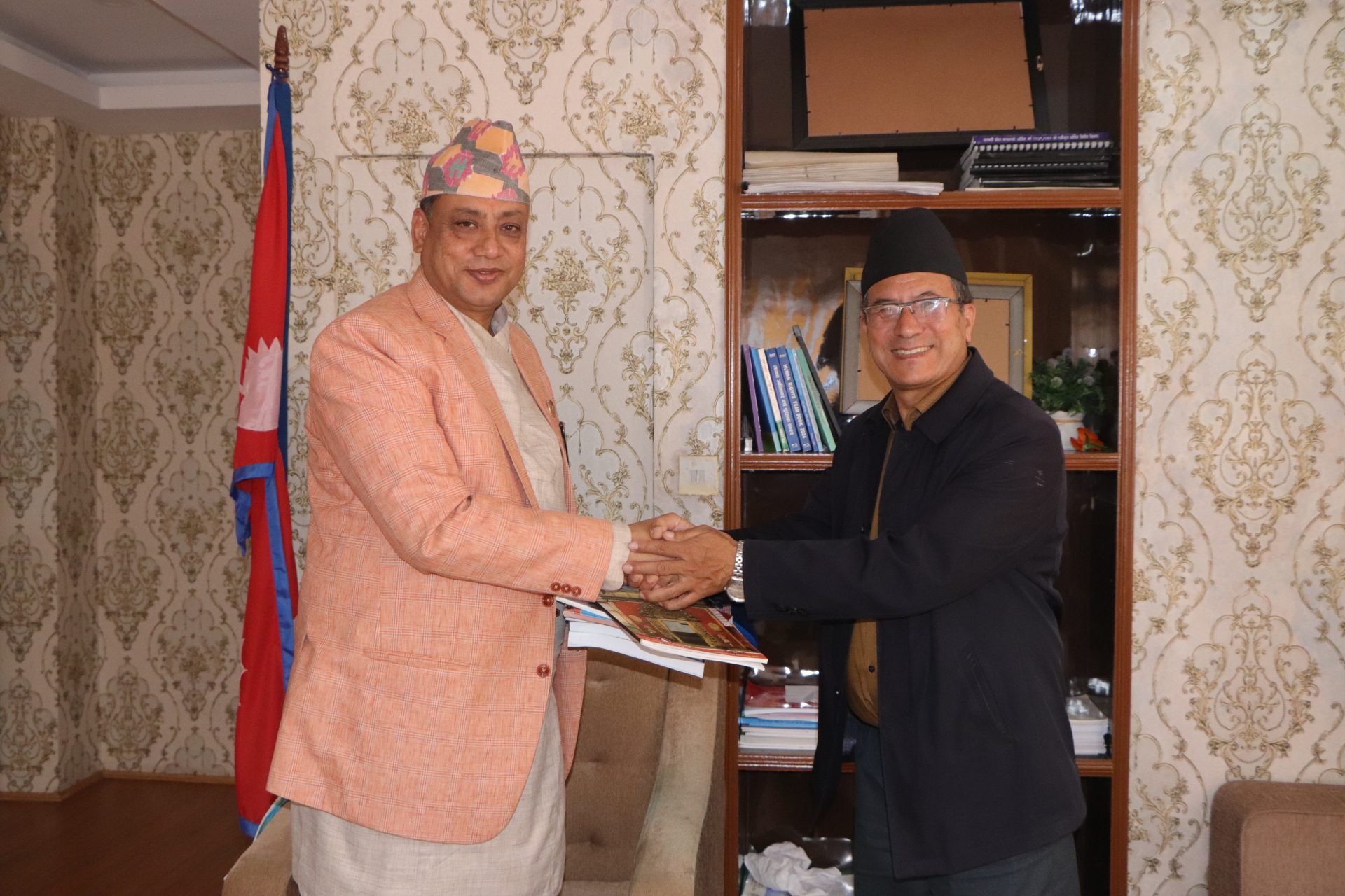 वाग्मती प्रदेश मुख्यमन्त्री इन्द्रबहादुर बानियाँसँग नगर प्रमुख प्रजापतिको भेट