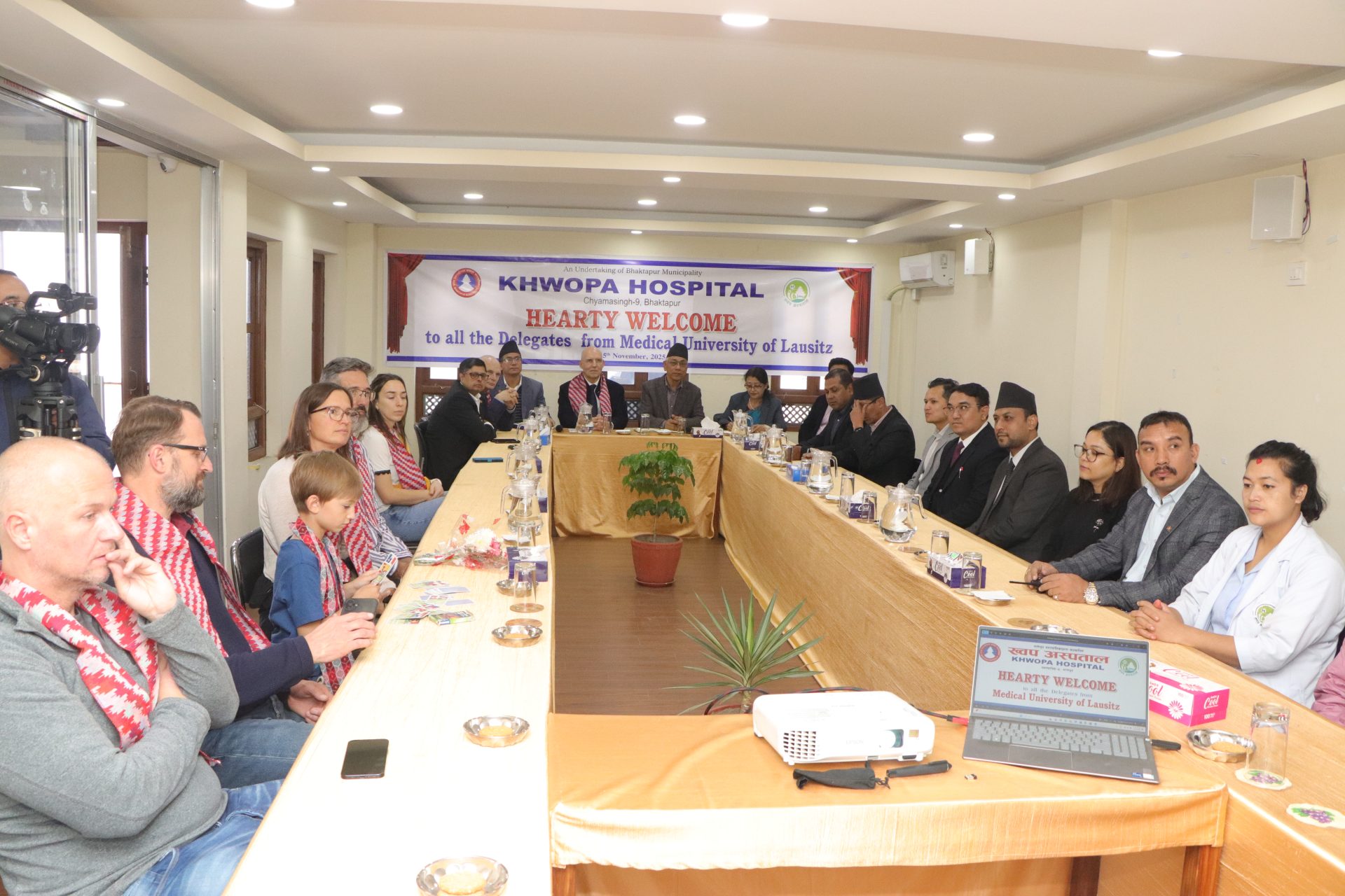 जर्मनीका चिकित्सकहरूद्वारा ख्वप अस्पतालको अवलोकन भ्रमण