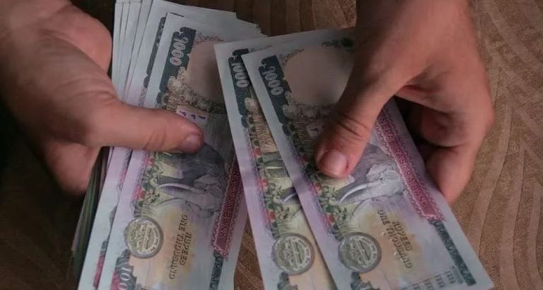 अरूको पैसा तिर्नु पर्ला भनेर भागेर हिँड्ने हो ?