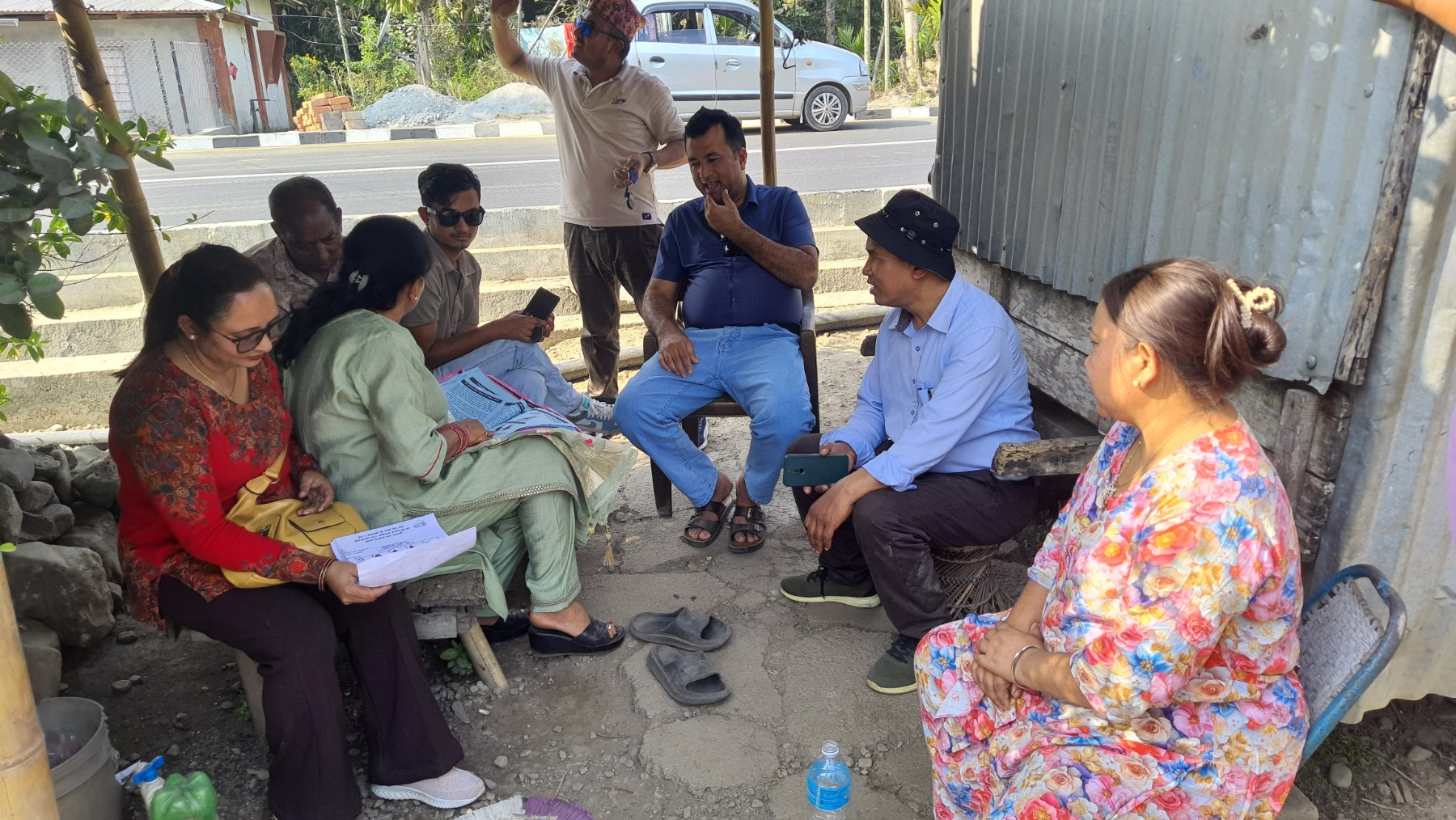 झापामा नेमकिपाका उम्मेदवारहरू जनतासँग भेटघाटमा