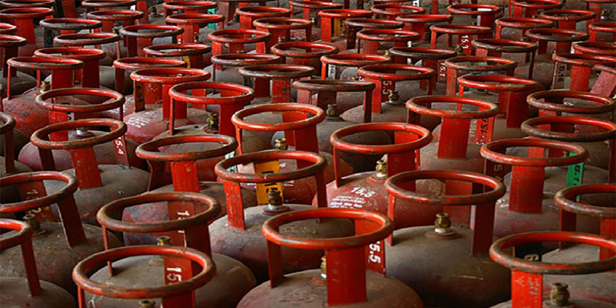 निगमले बजारमा आधा सिलिन्डर ग्यास पठाउने