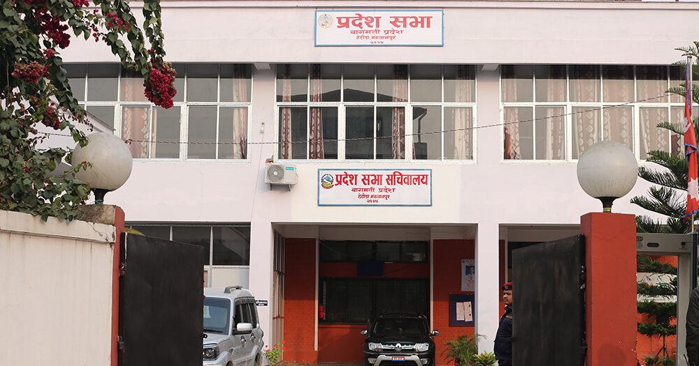 देश जलाउने र जलाउन अवसर दिनेहरू दुवै दोषी