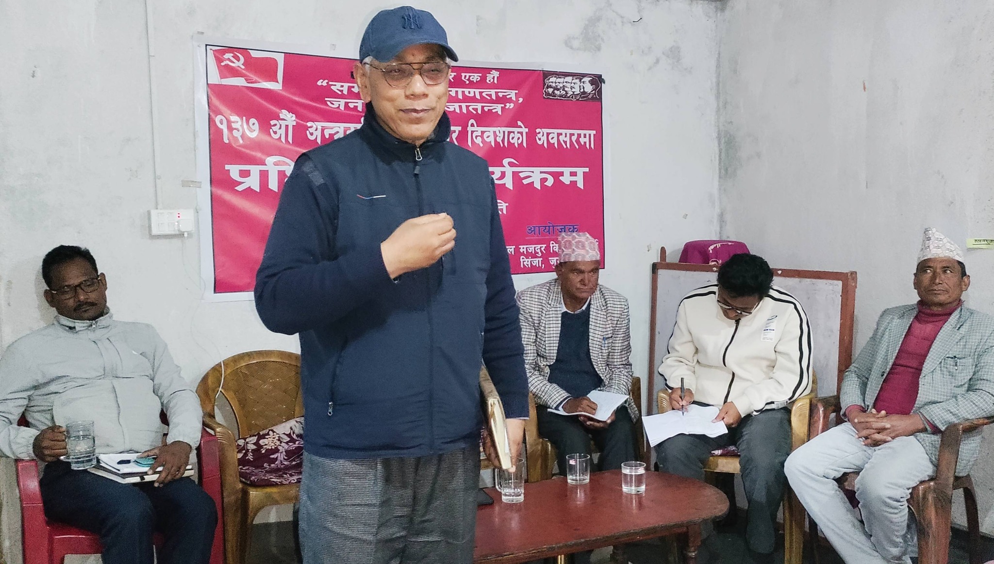 सरकार सार्वजनिक ऋण बढाउँदै देशलाई आर्थिक सङ्कटतर्फ धकेल्दै