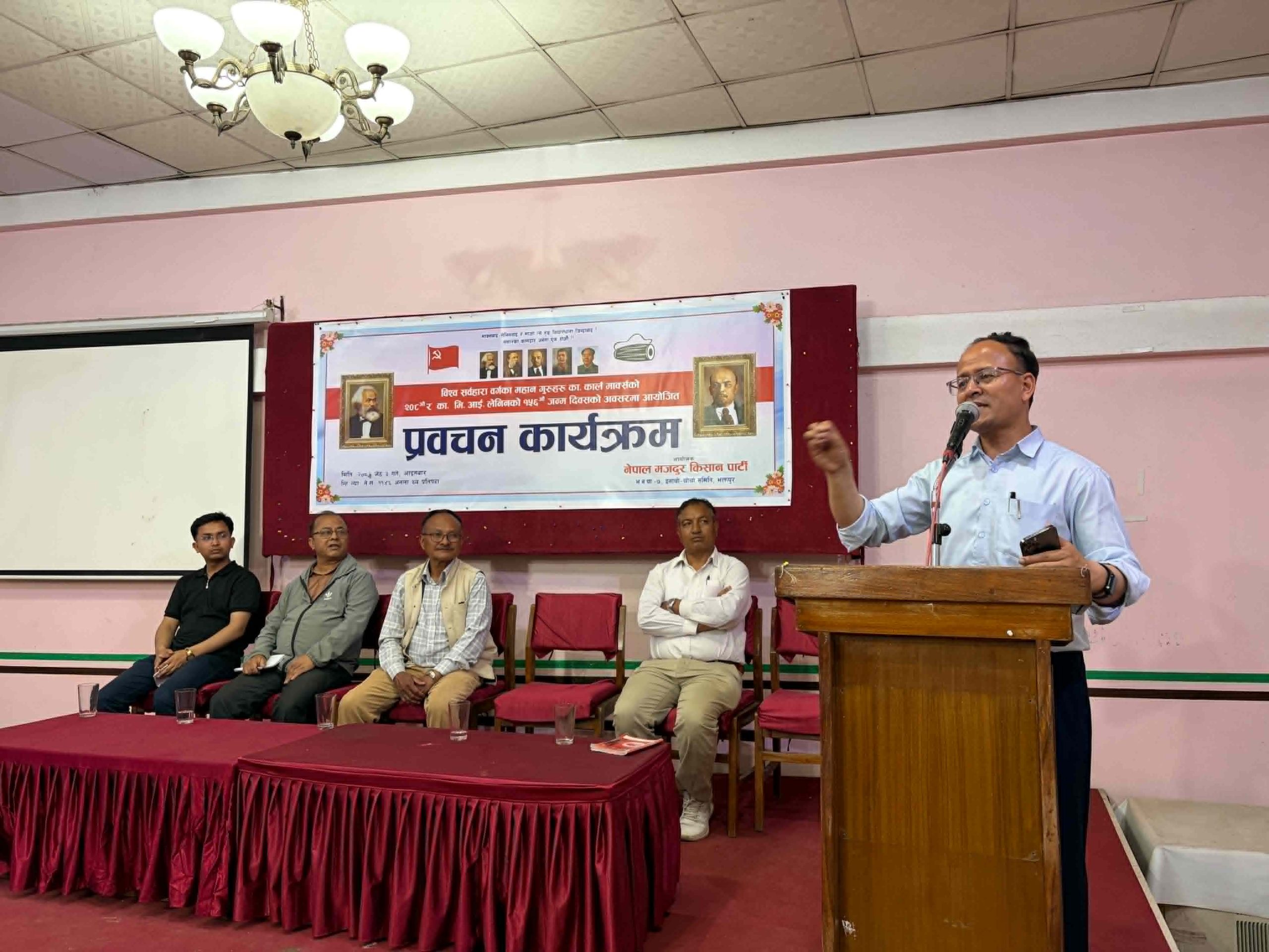 कार्यकर्ताहरूले सैद्धान्तिक र राजनीतिक अध्ययनलाई जोड दिनुपर्ने