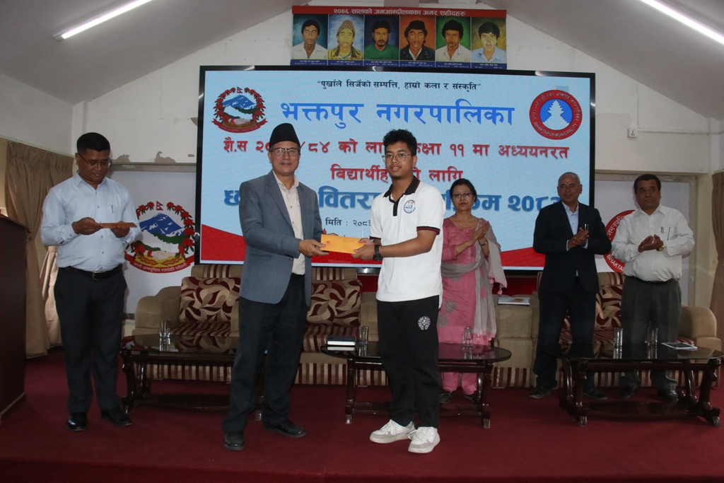 छात्रवृत्ति प्राप्त विद्यार्थीलाई सिफारिस पत्र वितरण