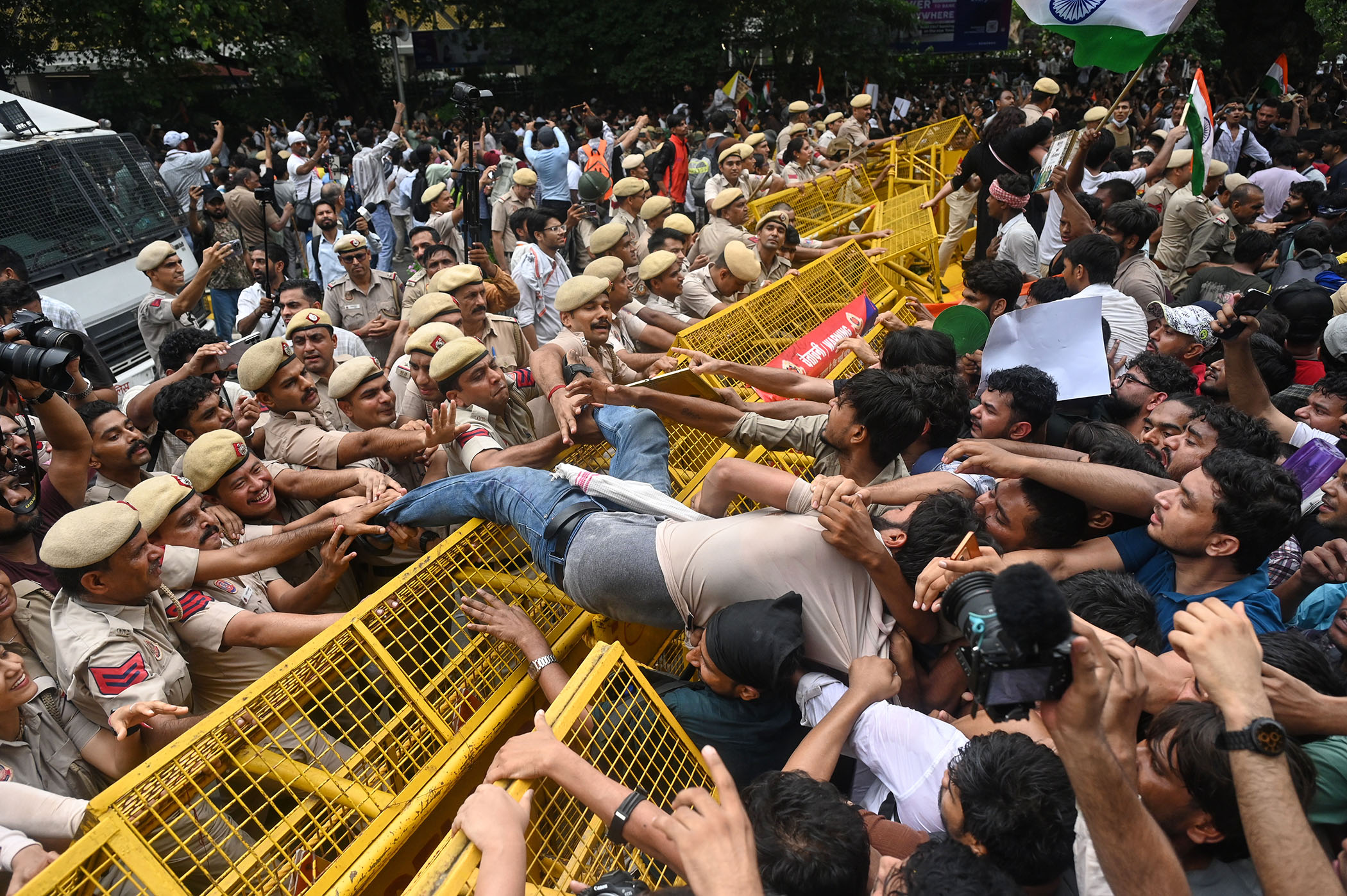 भारतमा मोदी सरकार र शिक्षामन्त्रीविरुद्ध आन्दोलन जारी