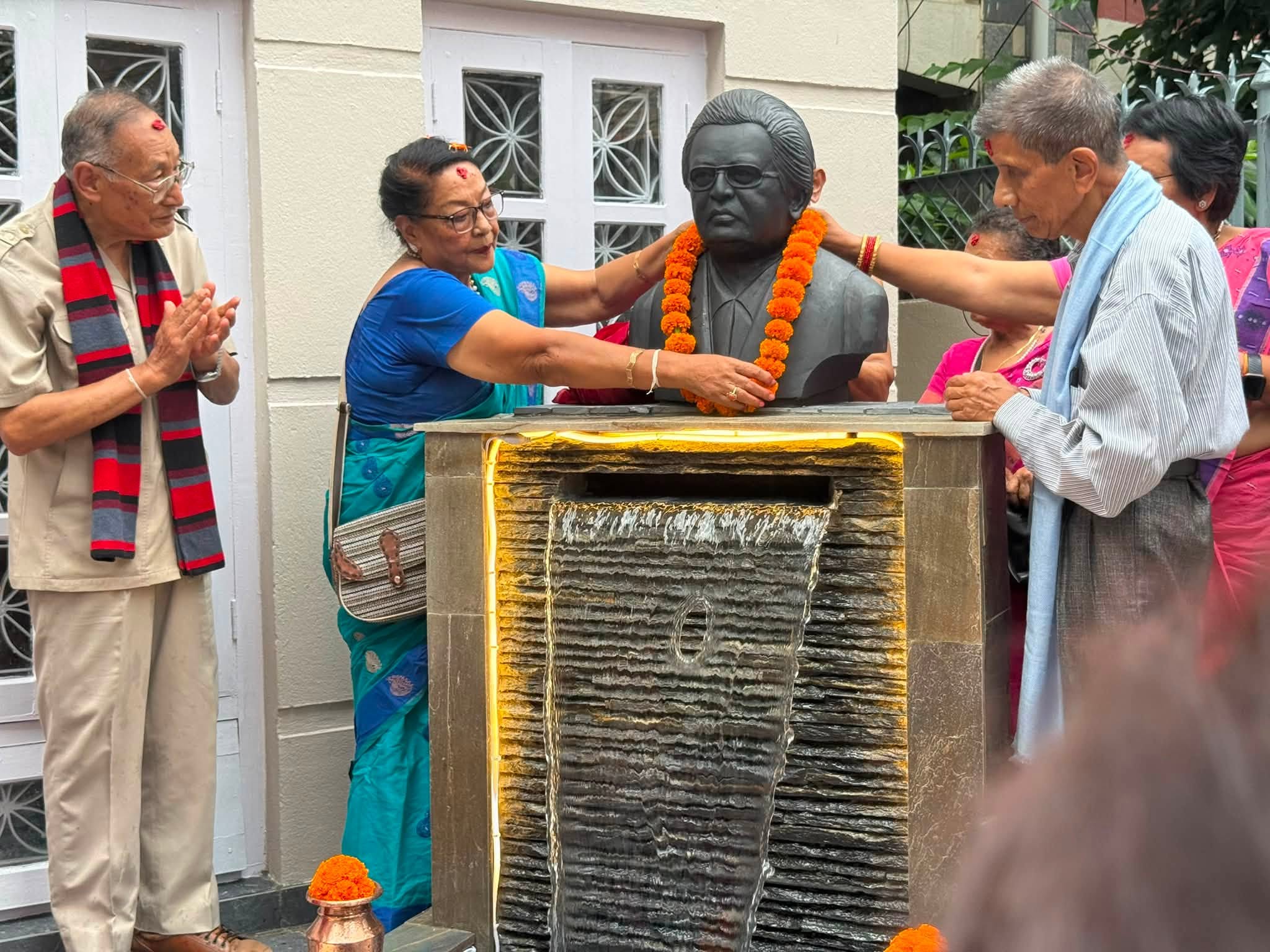 कवि पूर्ण वैद्यको प्रतिमा अनावरण