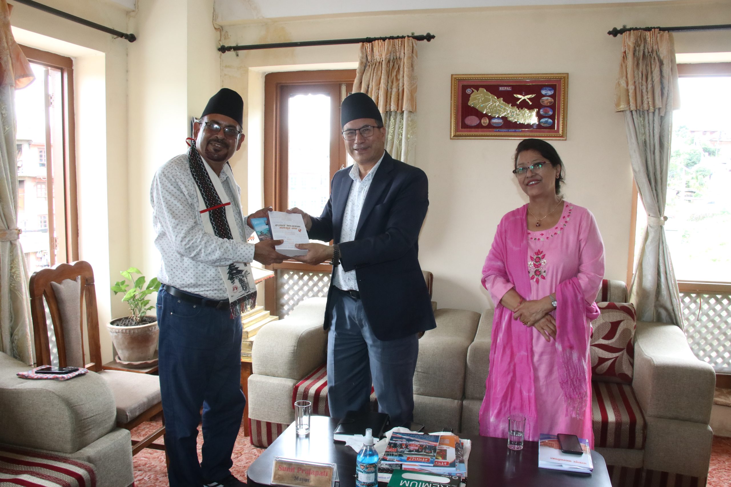 त्रियुगा नगरपालिकाका नगर प्रमुख वसन्तकुमार बस्नेतलाई भक्तपुरमा स्वागत