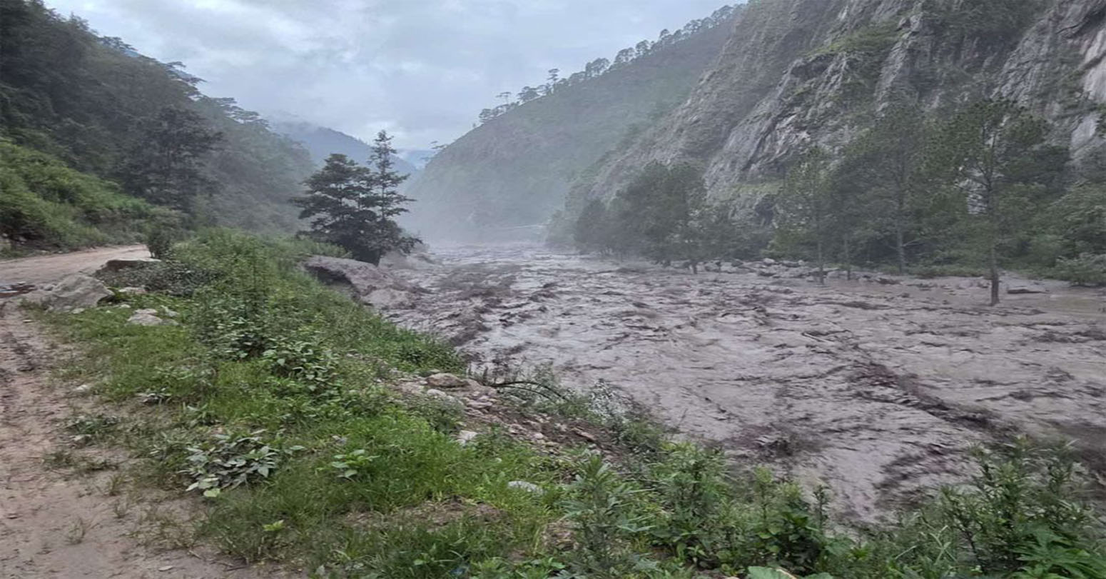 नेपाल–चीन सीमा क्षेत्रमा हिम–चट्टान पहिरो जाँदा भोटेकोसी बाढी