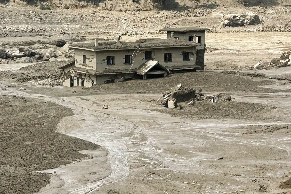 के ‘ग्रीन आर्मी’ सरकारको अनुमतिमा पीडित स्थलमा पुगेको हो ?