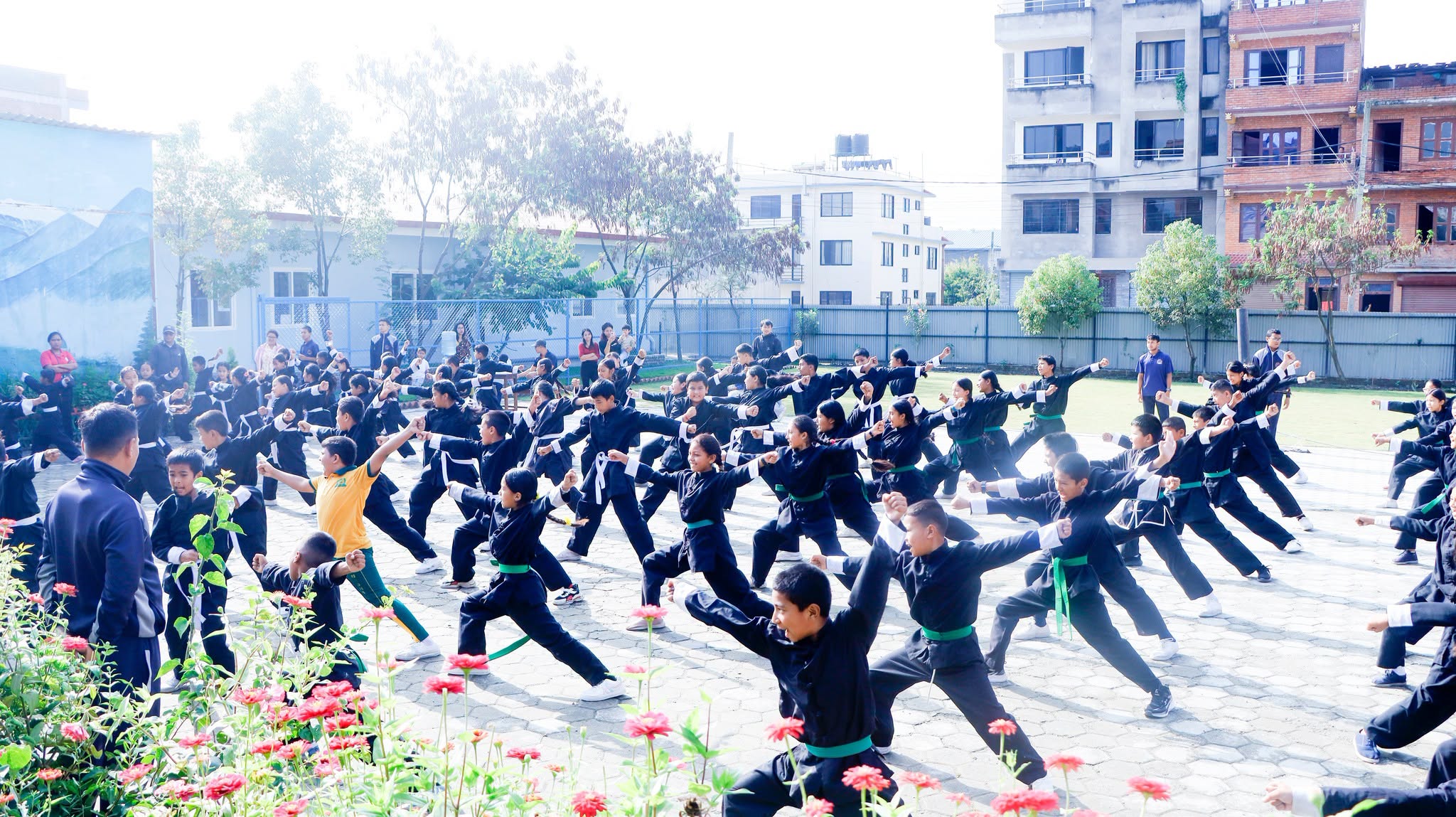 सानै उमेरदेखि बालबालिकाहरूलाई खेलकुद, सङ्गीतजस्ता अतिरिक्त क्रियाकलापमा संलग्न हुन दिनुपर्ने