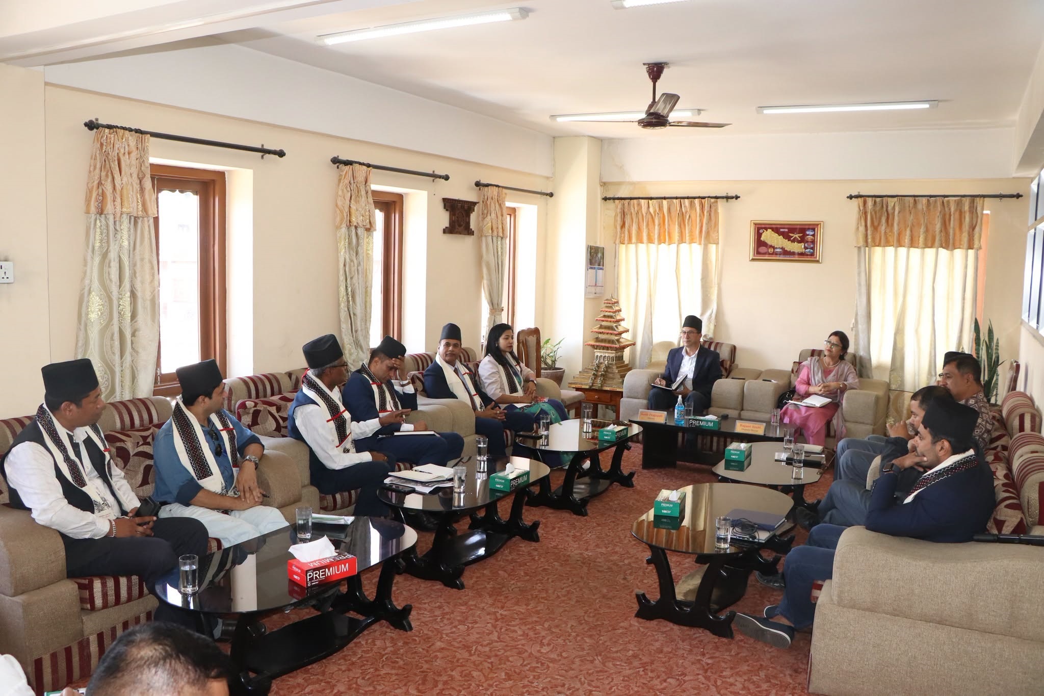 भक्तपुर नपा प्रमुख प्रजापति र काठमाडौँ महानपाका कार्यवाहक प्रमुख डंगोलबिच भेट वार्ता