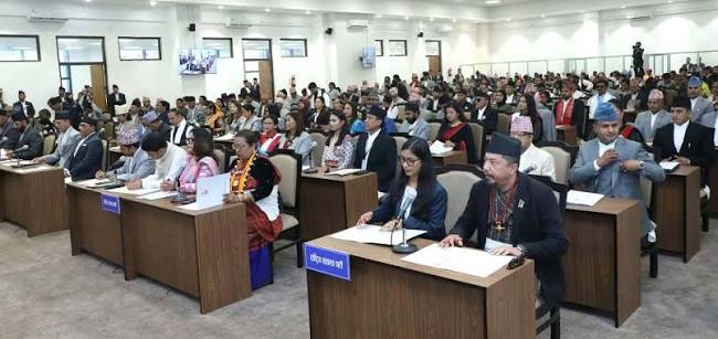 पुरानो सरकार र नयाँ सरकारको कार्यनीतिमा खासै भेद नभएको विश्लेषण